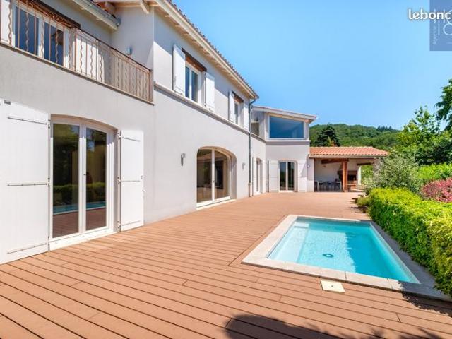 Propriété 7 pièces 269 m²