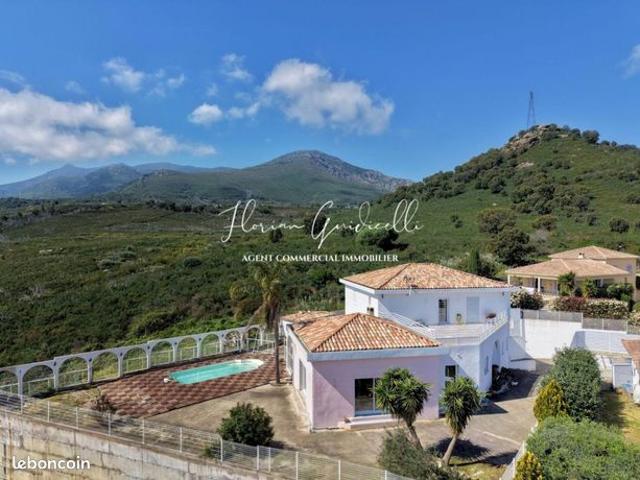 Propriété 7 pièces 260 m²