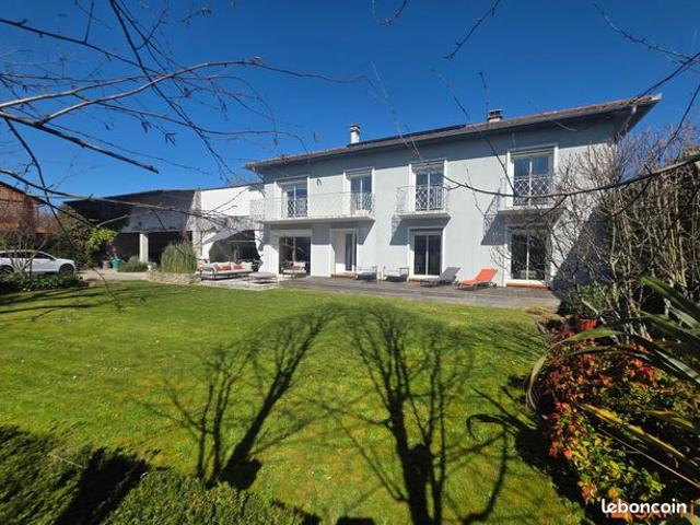 Propriété 7 pièces 260 m²
