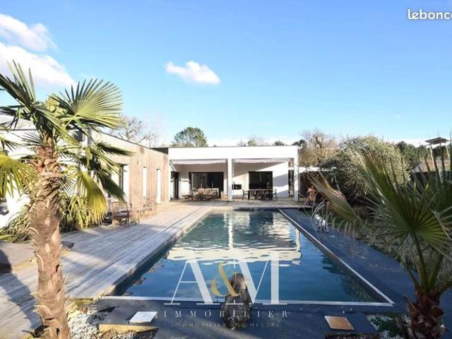 Propriété 7 pièces 260 m²