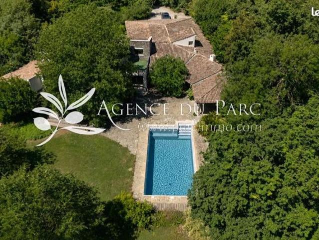 Propriété 7 pièces 261 m²