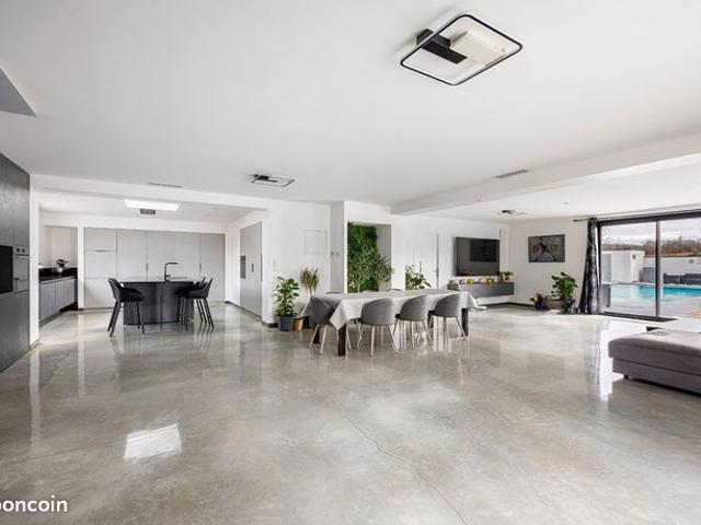 Propriété 7 pièces 262 m²