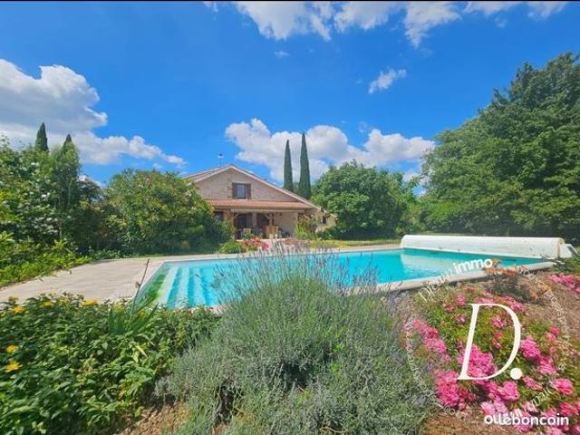 Propriété 7 pièces 263 m²
