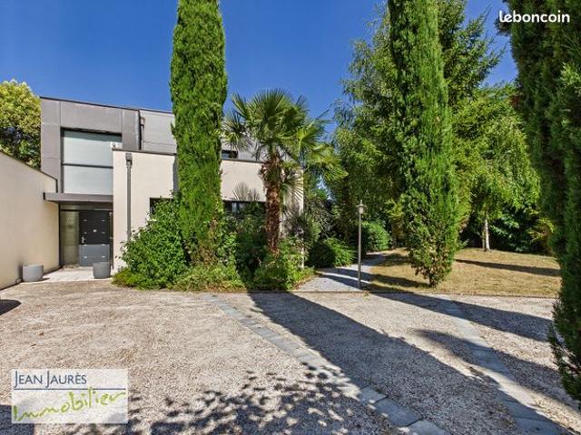 Propriété 7 pièces 275 m²