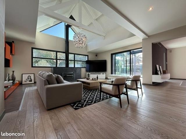 Propriété 7 pièces 275 m²