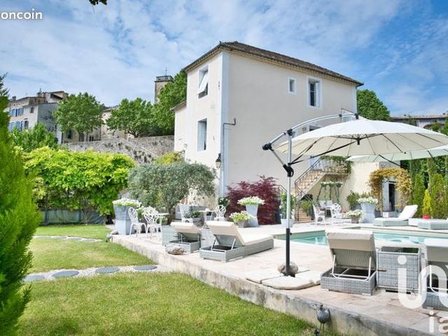 Propriété 7 pièces 275 m²