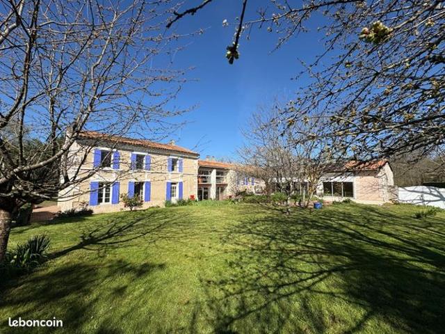 Propriété 7 pièces 276 m²