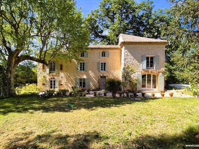 Propriété 7 pièces 270 m²