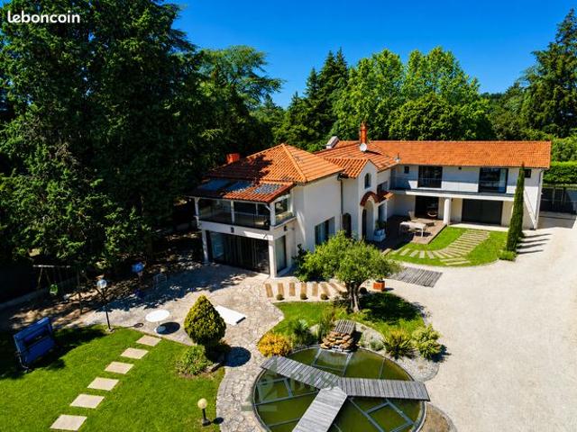 Propriété 7 pièces 270 m²