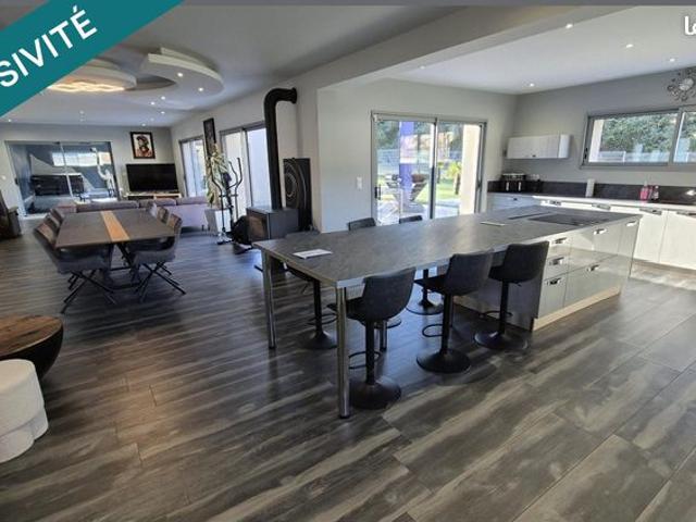 Propriété 7 pièces 270 m²
