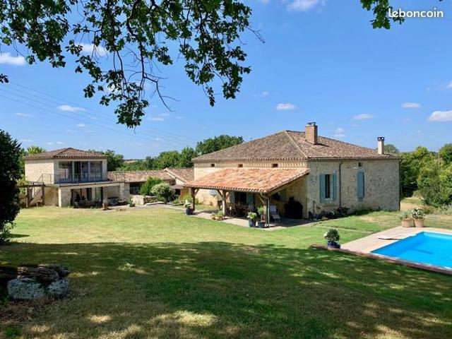 Propriété 5 pièces 272 m²