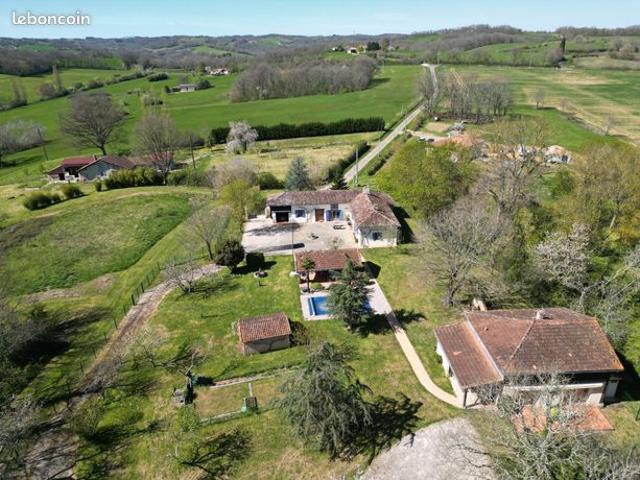 Propriété 7 pièces 284 m²