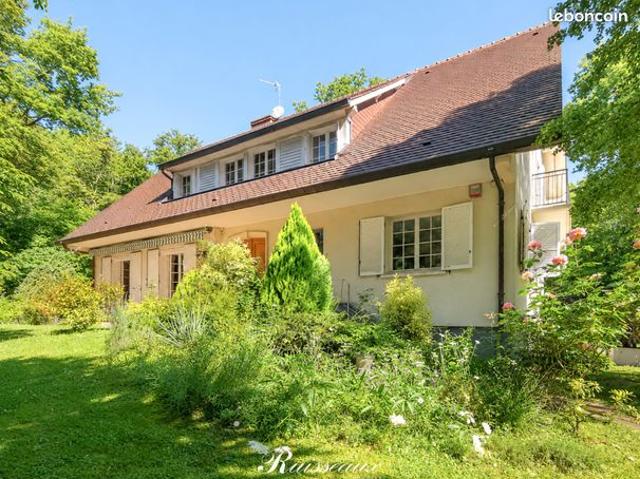 Propriété 7 pièces 284 m²