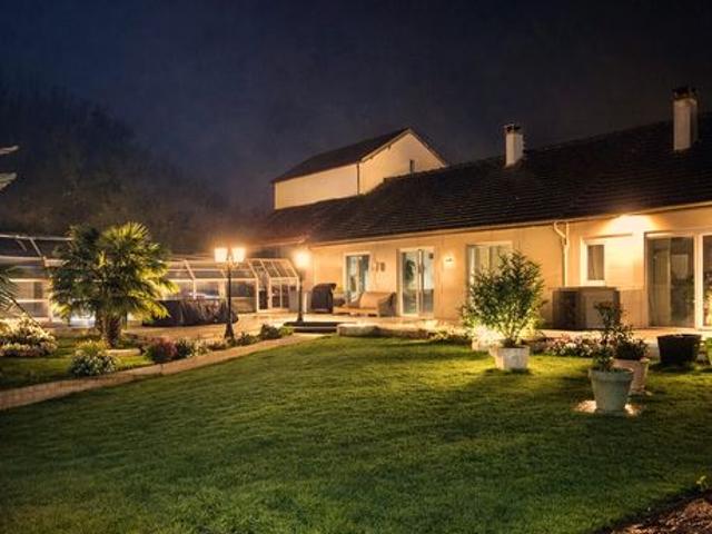 Propriété 7 pièces 285 m²