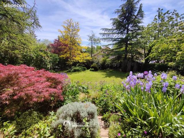 Propriété 7 pièces 285 m²