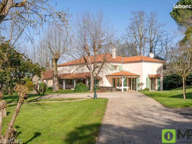 Propriété 7 pièces 280 m²