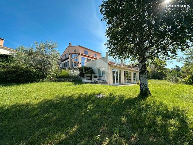 Propriété 7 pièces 282 m²