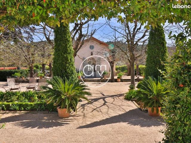 Propriété 7 pièces 282 m²
