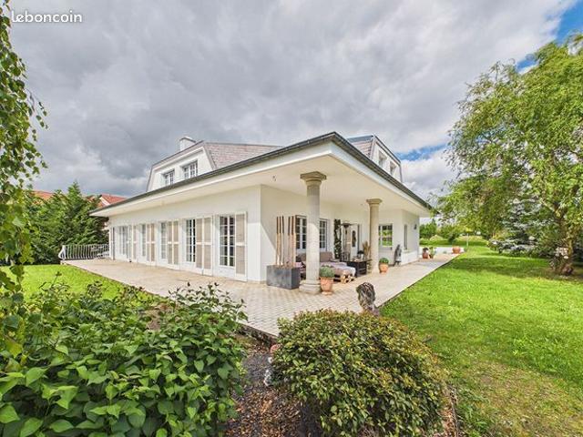 Propriété 7 pièces 296 m²
