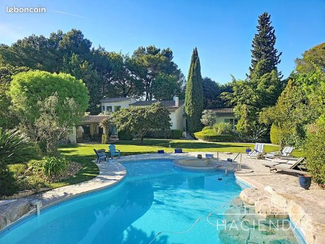 Propriété 7 pièces 296 m²