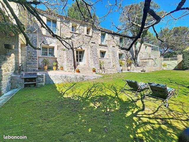 Propriété 7 pièces 298 m²