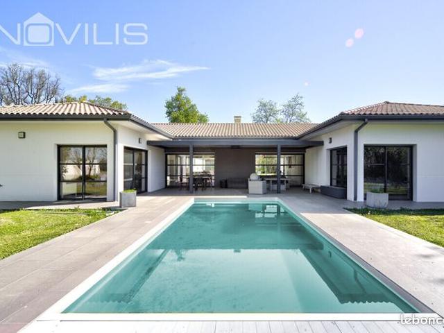 Propriété 7 pièces 298 m²