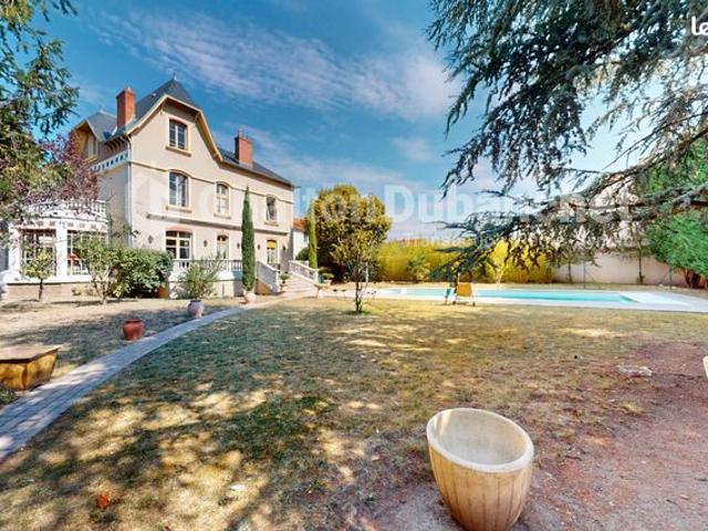 Propriété 7 pièces 299 m²