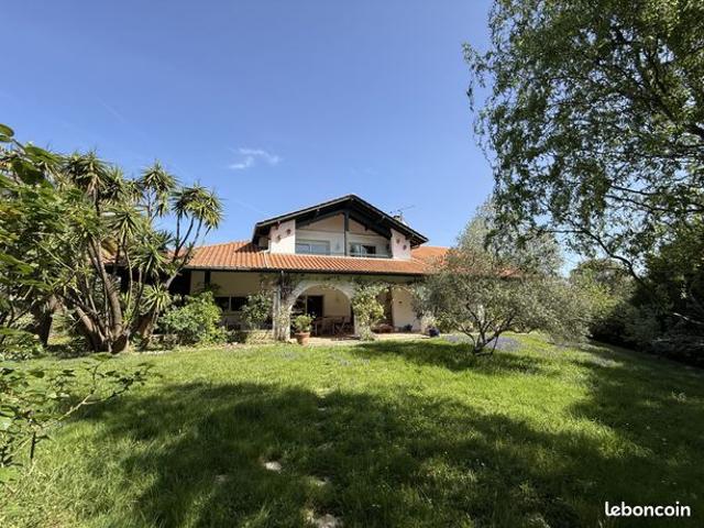 Propriété 7 pièces 292 m²