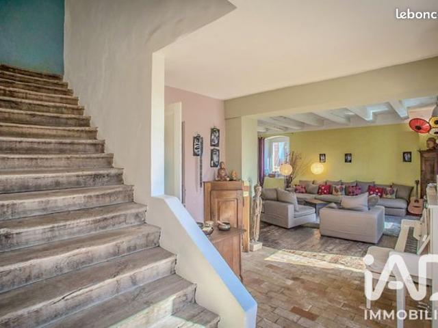 Propriété 7 pièces 292 m²
