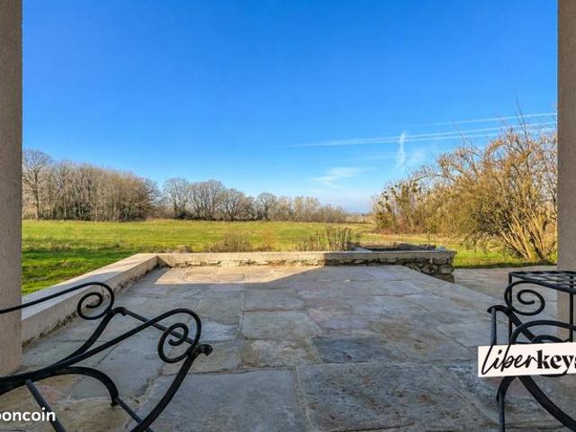 Propriété 7 pièces 2 357 m²