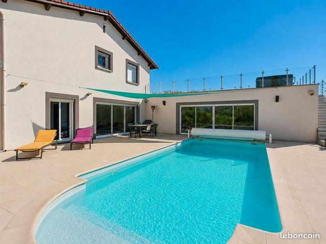 Propriété 7 pièces 304 m²