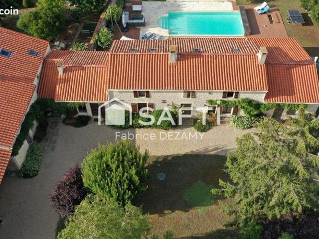 Propriété 7 pièces 305 m²