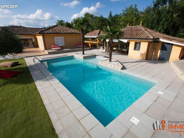 Propriété 7 pièces 300 m²