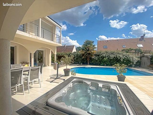 Propriété 7 pièces 300 m²