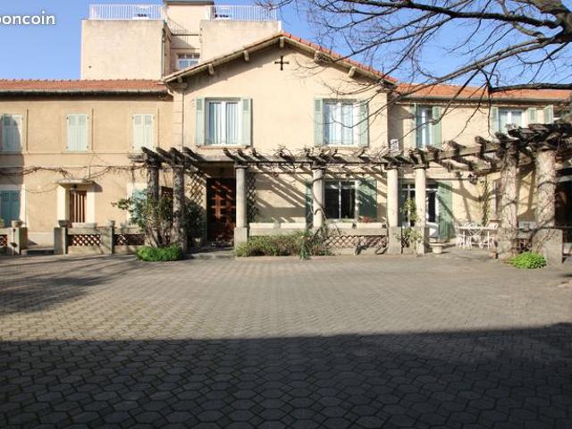 Propriété 7 pièces 300 m²