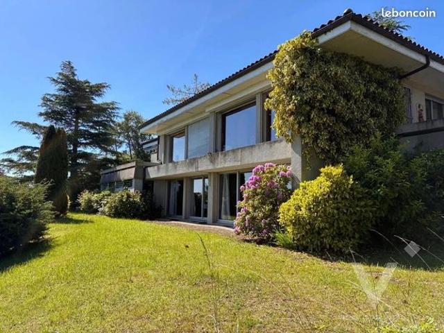 Propriété 7 pièces 300 m²