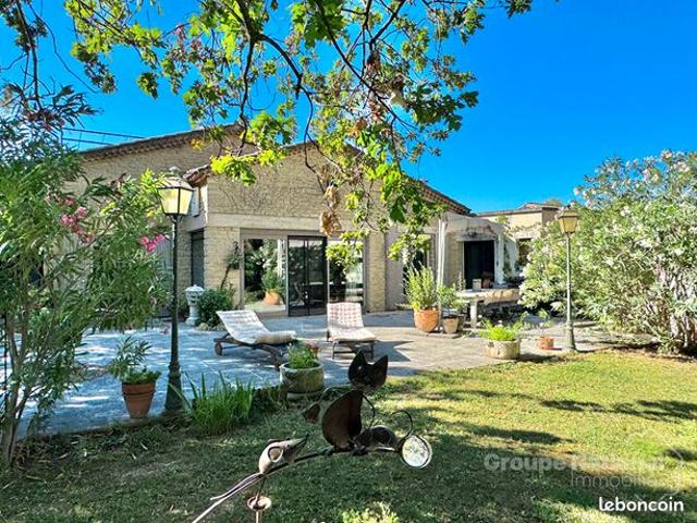 Propriété 7 pièces 300 m²