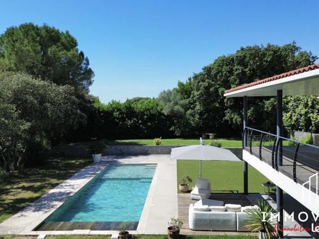 Propriété 7 pièces 301 m²