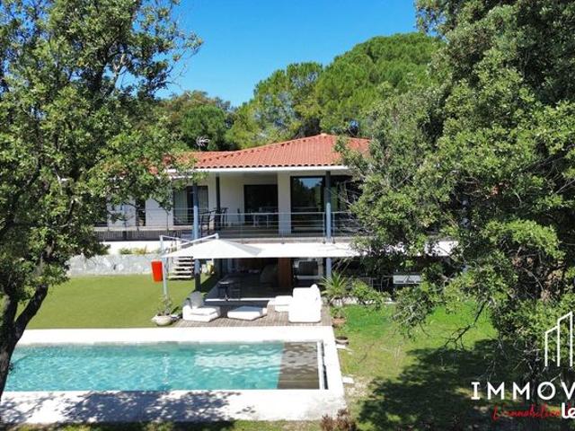 Propriété 7 pièces 301 m²