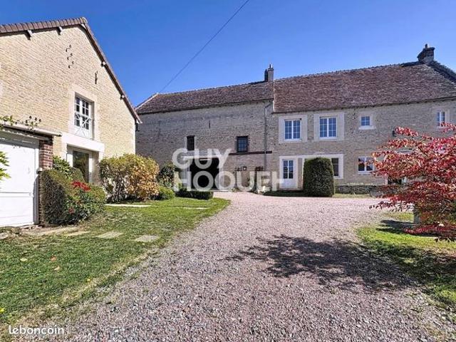 Propriété 7 pièces 318 m²