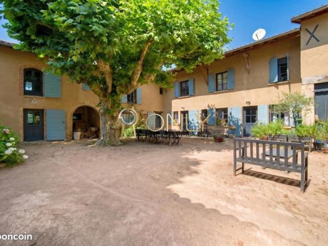 Propriété 7 pièces 311 m²