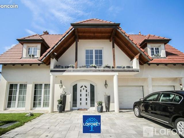 Propriété 7 pièces 327 m²