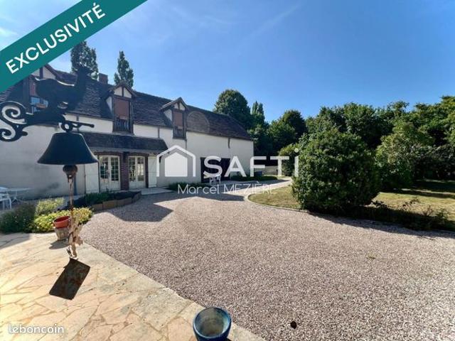 Propriété 7 pièces 327 m²