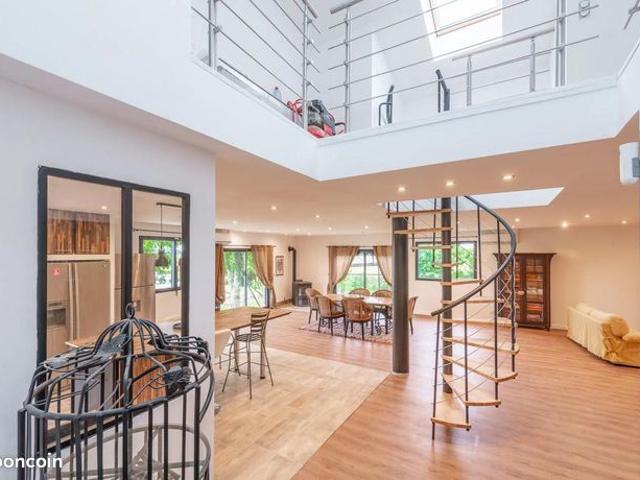 Propriété 7 pièces 320 m²