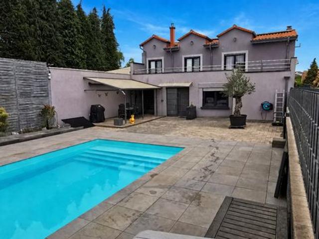 Propriété 7 pièces 320 m²