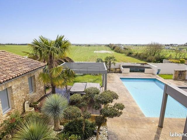 Propriété 7 pièces 330 m²