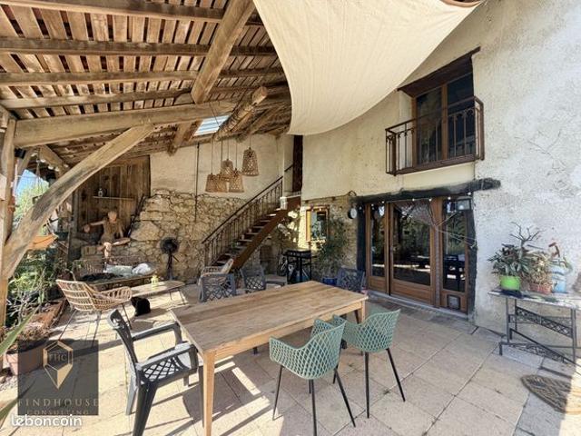 Propriété 7 pièces 347 m²