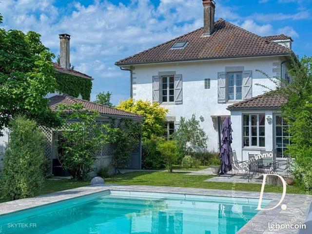 Propriété 7 pièces 347 m²