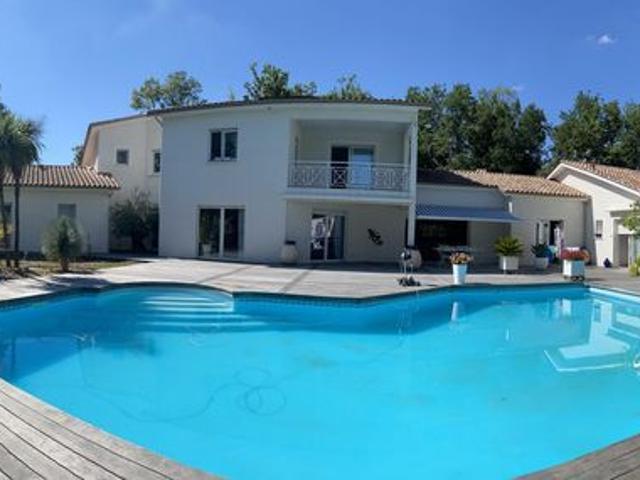 Propriété 7 pièces 340 m²