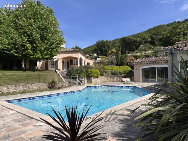 Propriété 7 pièces 340 m²